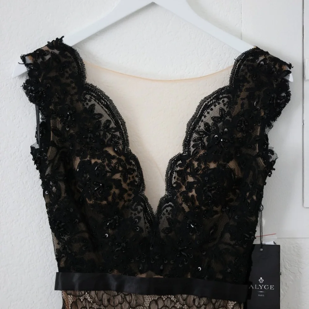 Alyce Paris Black and Nude Lace and Bead Cocktail Dress - Picture 4 of 6